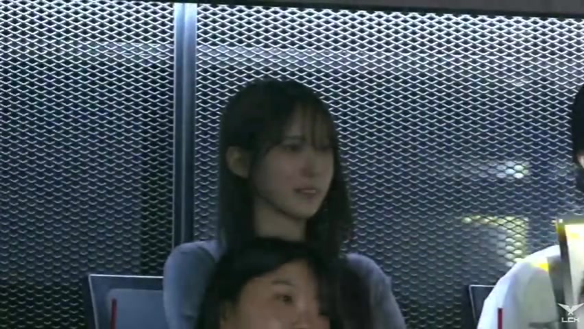 宇宙成员卢达（Luda）来观看KT与DK Game Live